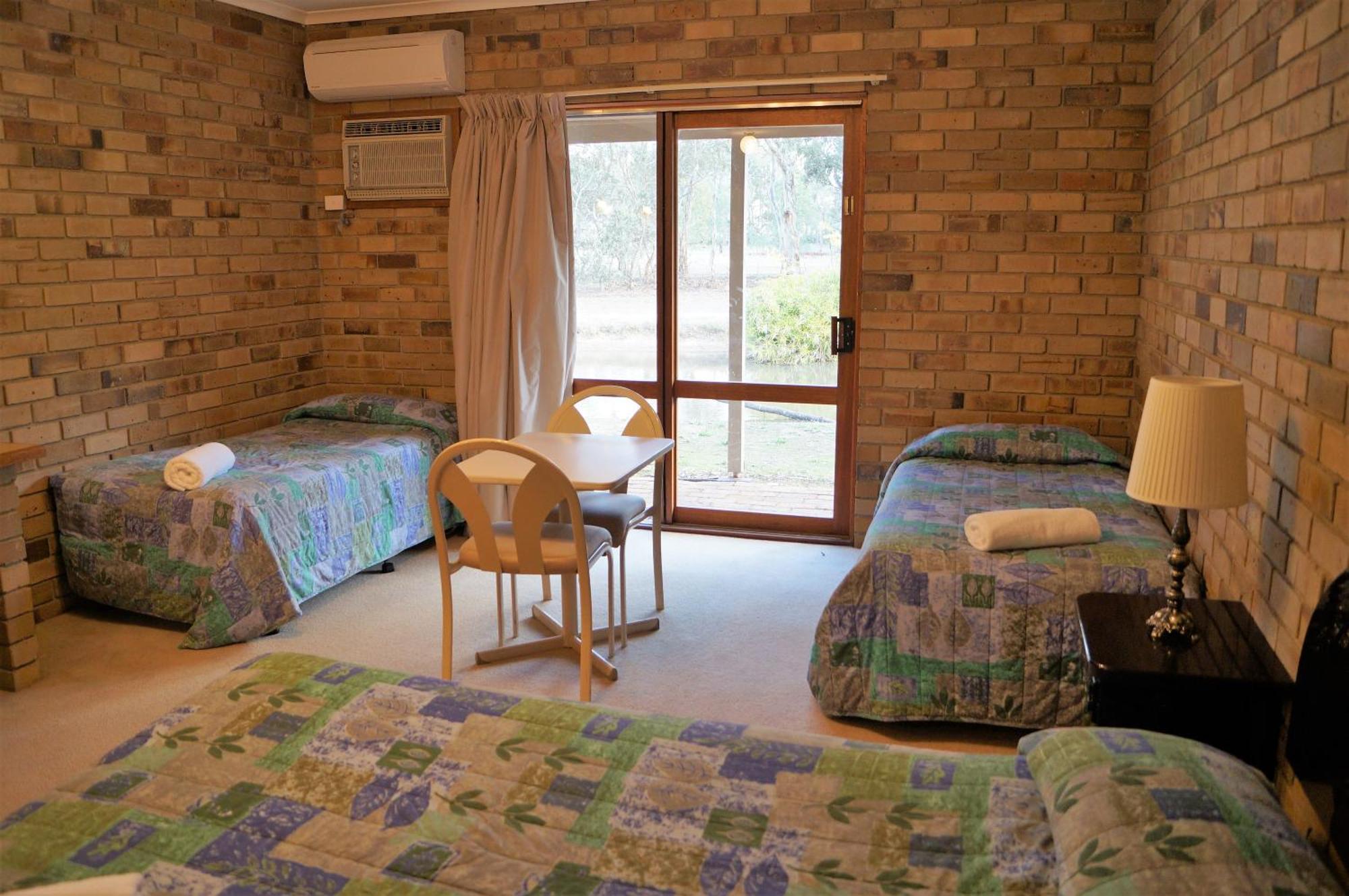 Magdala Motor Lodge & Lakeside Restaurant Стауэлл Номер фото