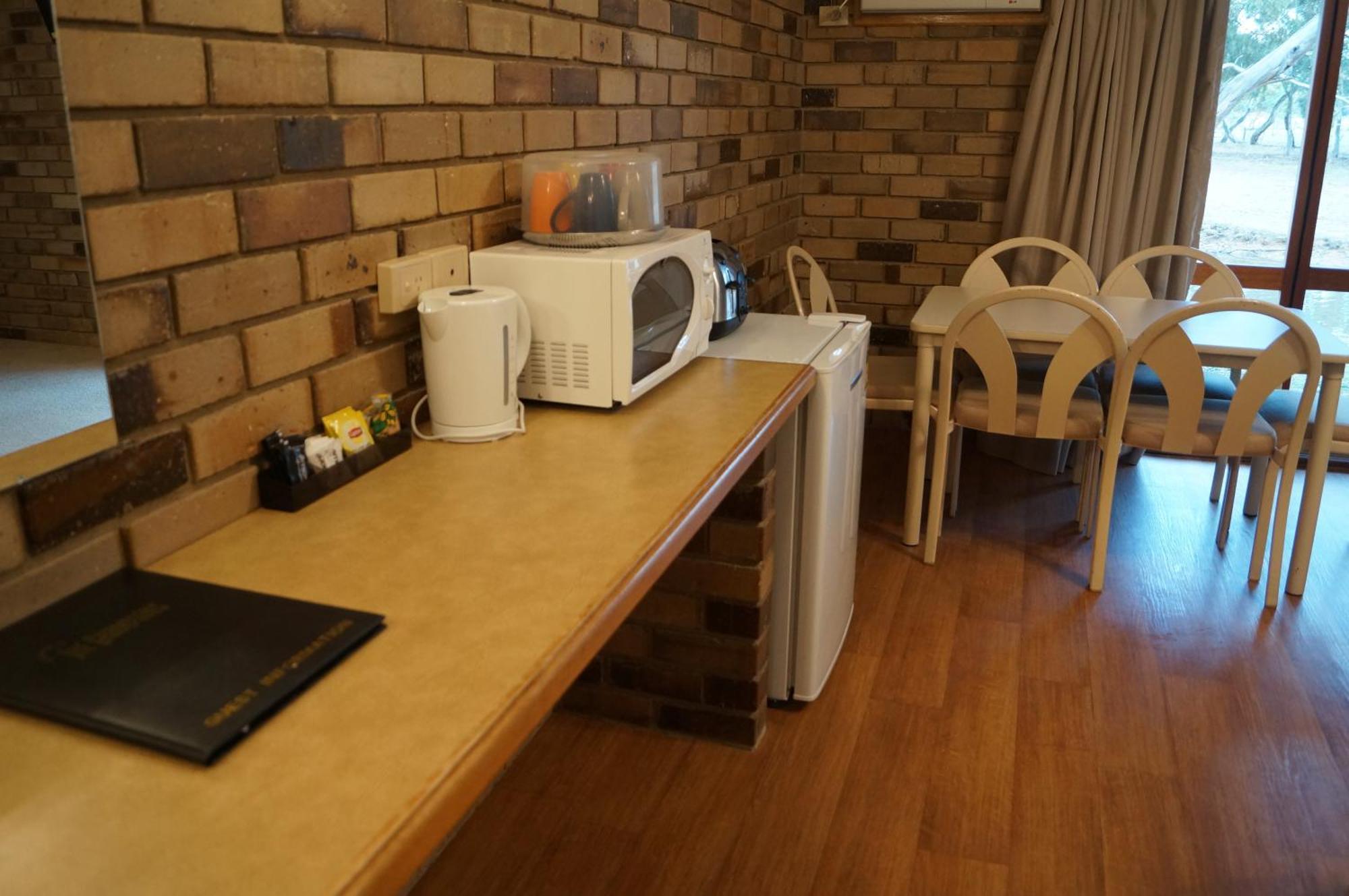 Magdala Motor Lodge & Lakeside Restaurant Стауэлл Номер фото