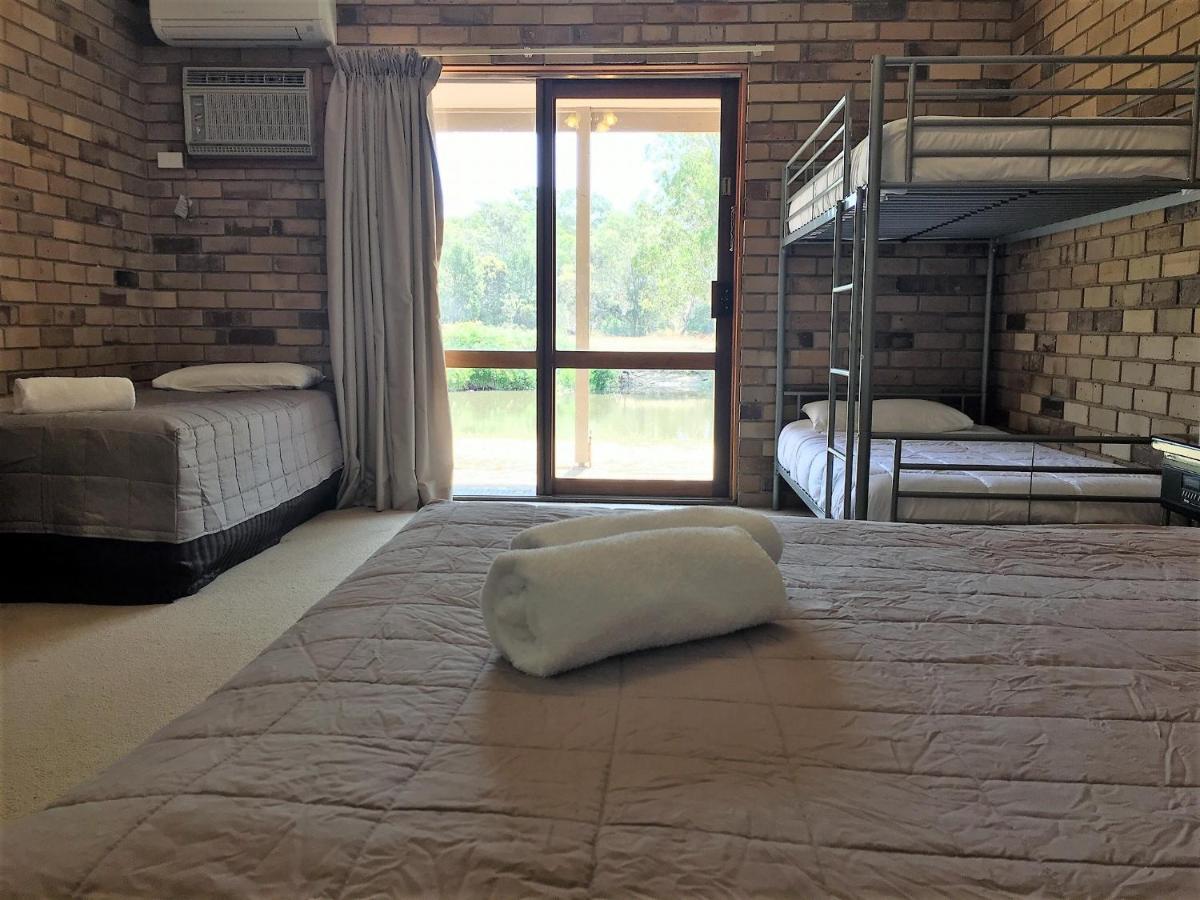 Magdala Motor Lodge & Lakeside Restaurant Стауэлл Экстерьер фото