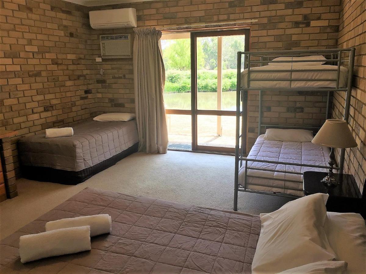 Magdala Motor Lodge & Lakeside Restaurant Стауэлл Экстерьер фото