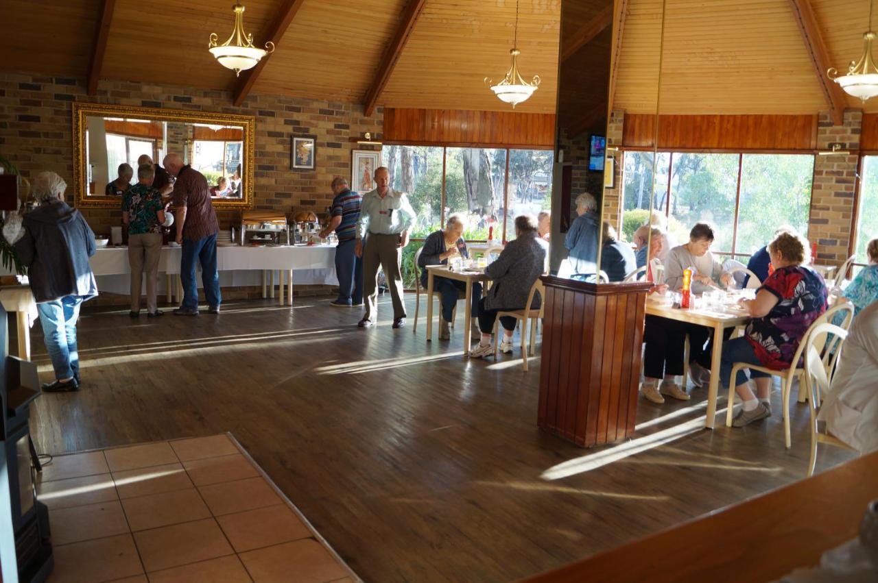Magdala Motor Lodge & Lakeside Restaurant Стауэлл Экстерьер фото